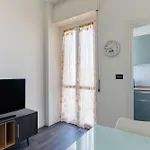 Guesthost - Comfy White Milánó